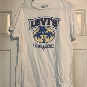 levi’s size large tee